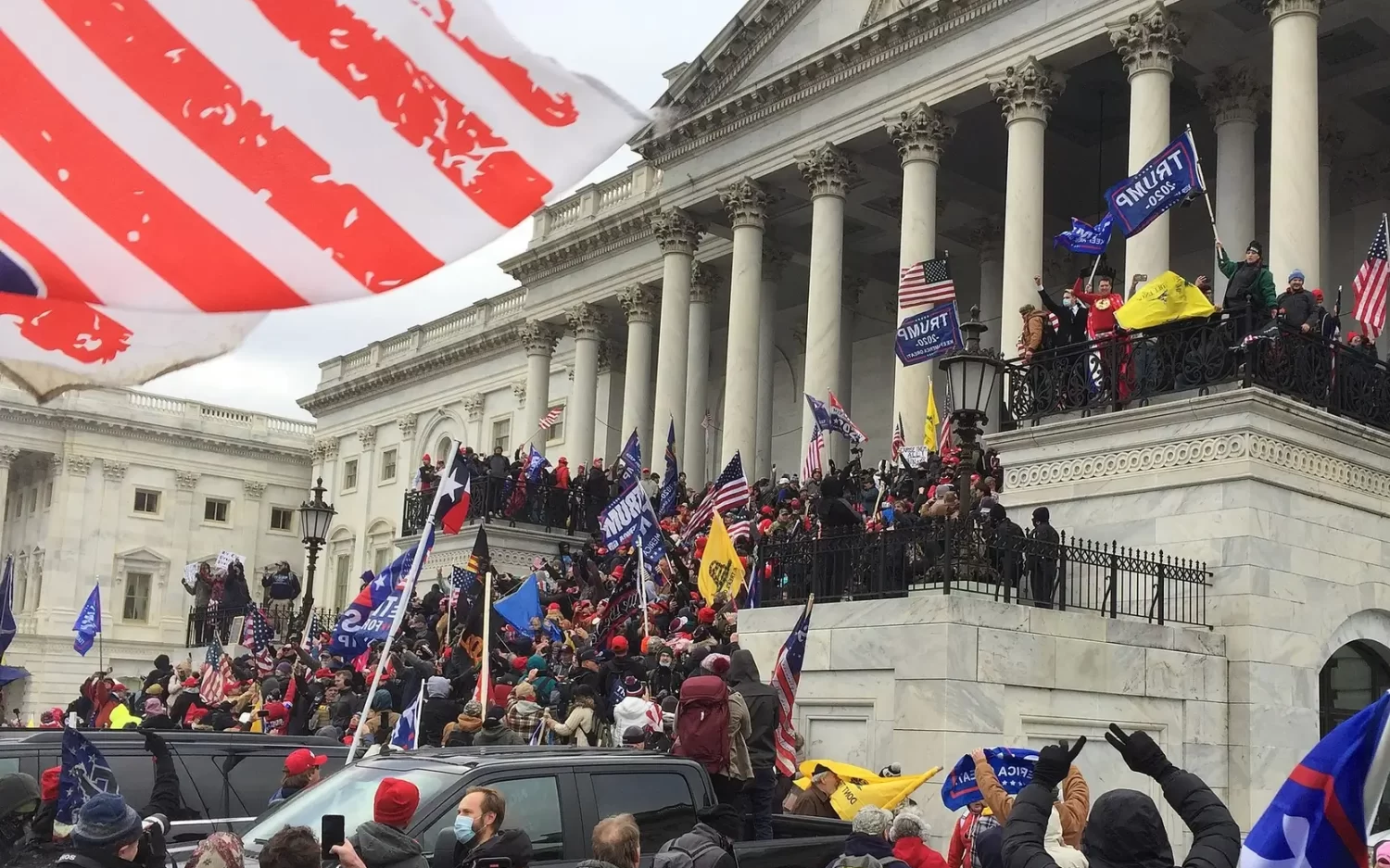 Invasão do Capitólio entenda como evento abalou democracia dos EUA perante o mundo